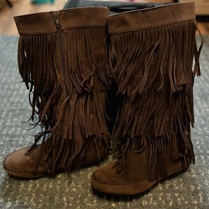 Size 10 women's moccasin boots